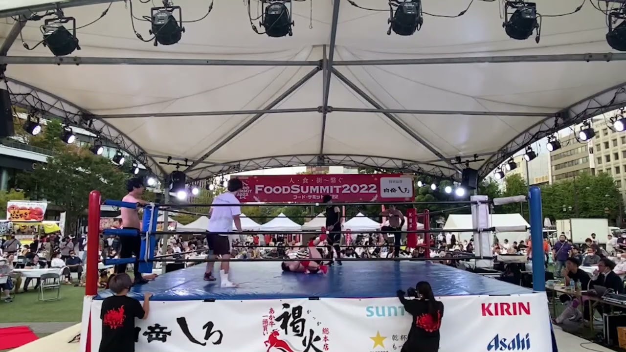 FOOD SUMMIT 2022 KWFバトルカーニバル DAY2 セミファイナル タッグマッチ30分一本勝負 フラットピュット パンツマン・ペイジ VS TAKOみちのく 達八郎 background