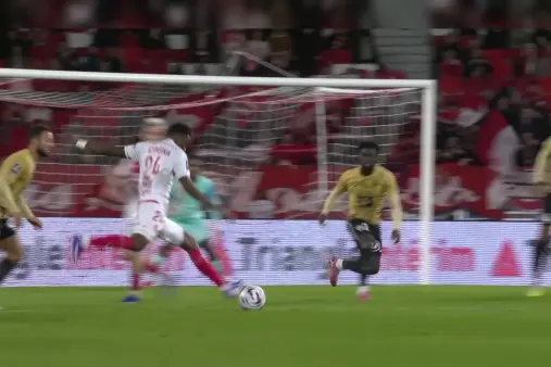 [Goal] Substitute surprise! Adingra cuts inside, adjusts, and curls a shot into the far corner