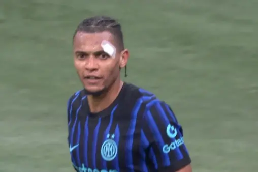 [Highlights] Akanji's clearance nearly results in own goal, Sommer makes timely save