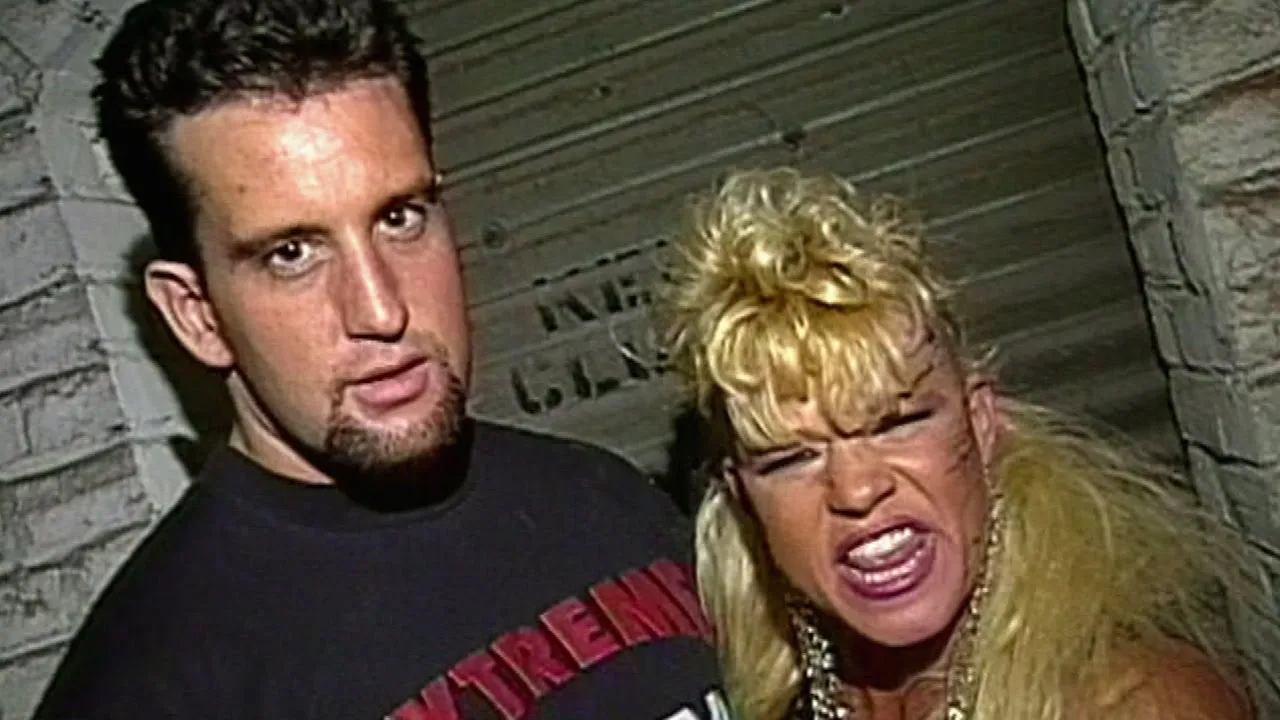 Story of Raven’s Grudge Against Tommy Dreamer background