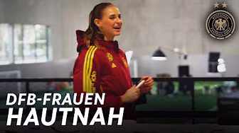 Trüffel?! Fragwürdige Pizza-Bestellungen 🍕 und Jules Duolingo-Score 🤓 | Hautnah mit den DFB-Frauen