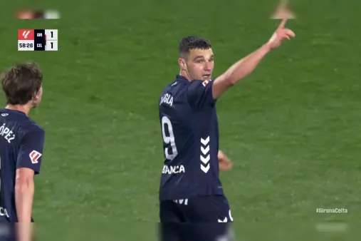 [Goal] A display of power and beauty! Jutglà levels the score for Celta with a volley after a lob pass