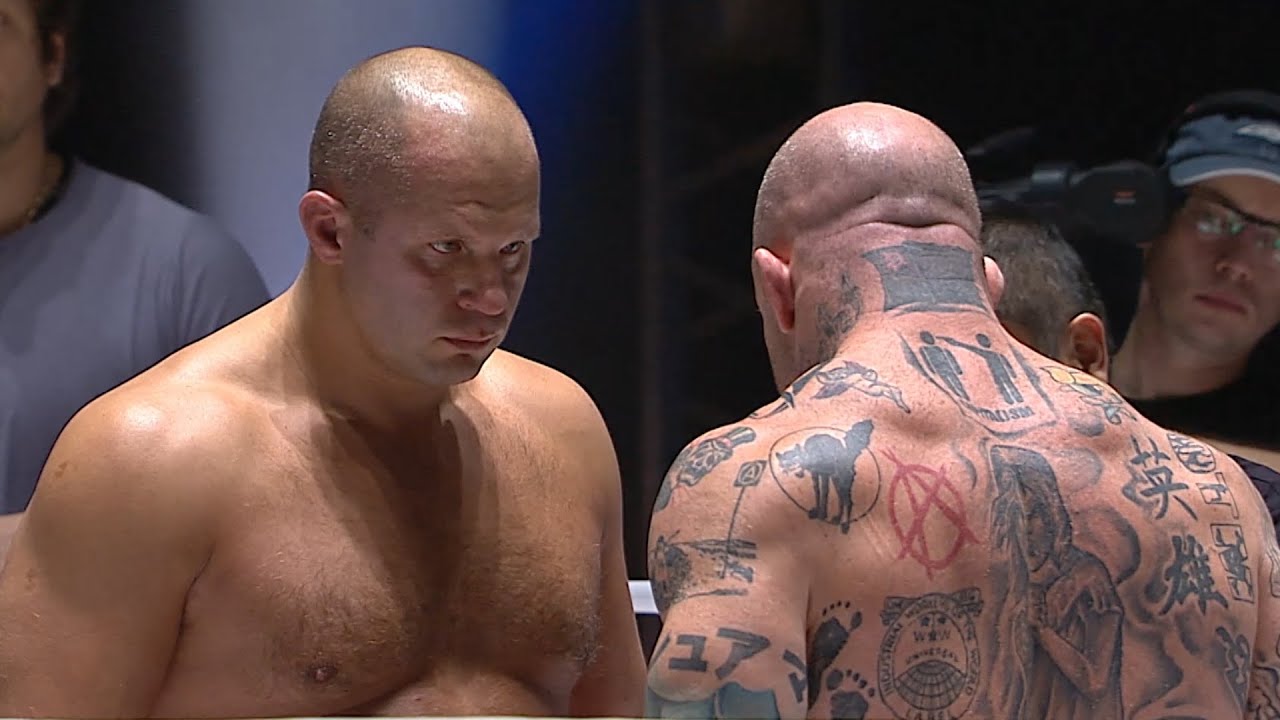 FEDOR BROKE THE LEG OF AMERICAN CHAMPION! Merciless bloody battle of two legendary fighters! background