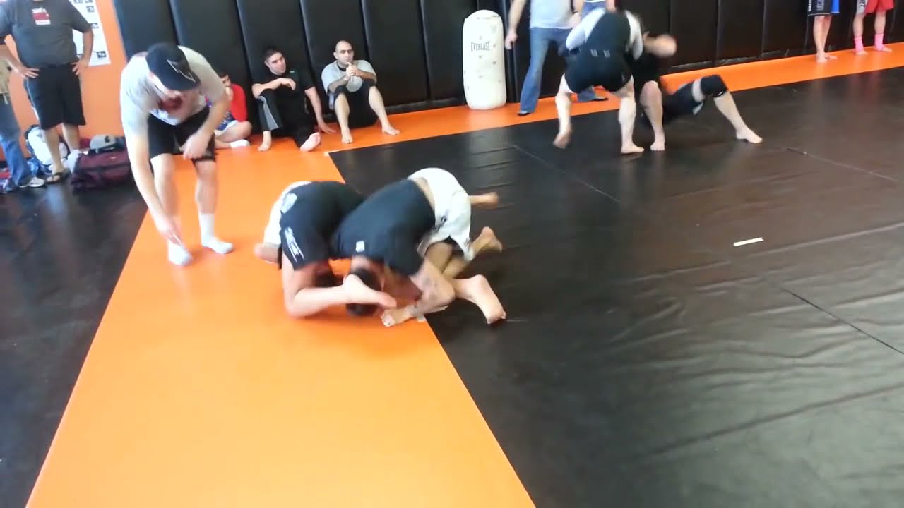 Girl vs Boy BJJ fights Girl destroys boy in Brazilian Jiu Jitsu! Girl Humiliate Boy BJJ FIGHT.