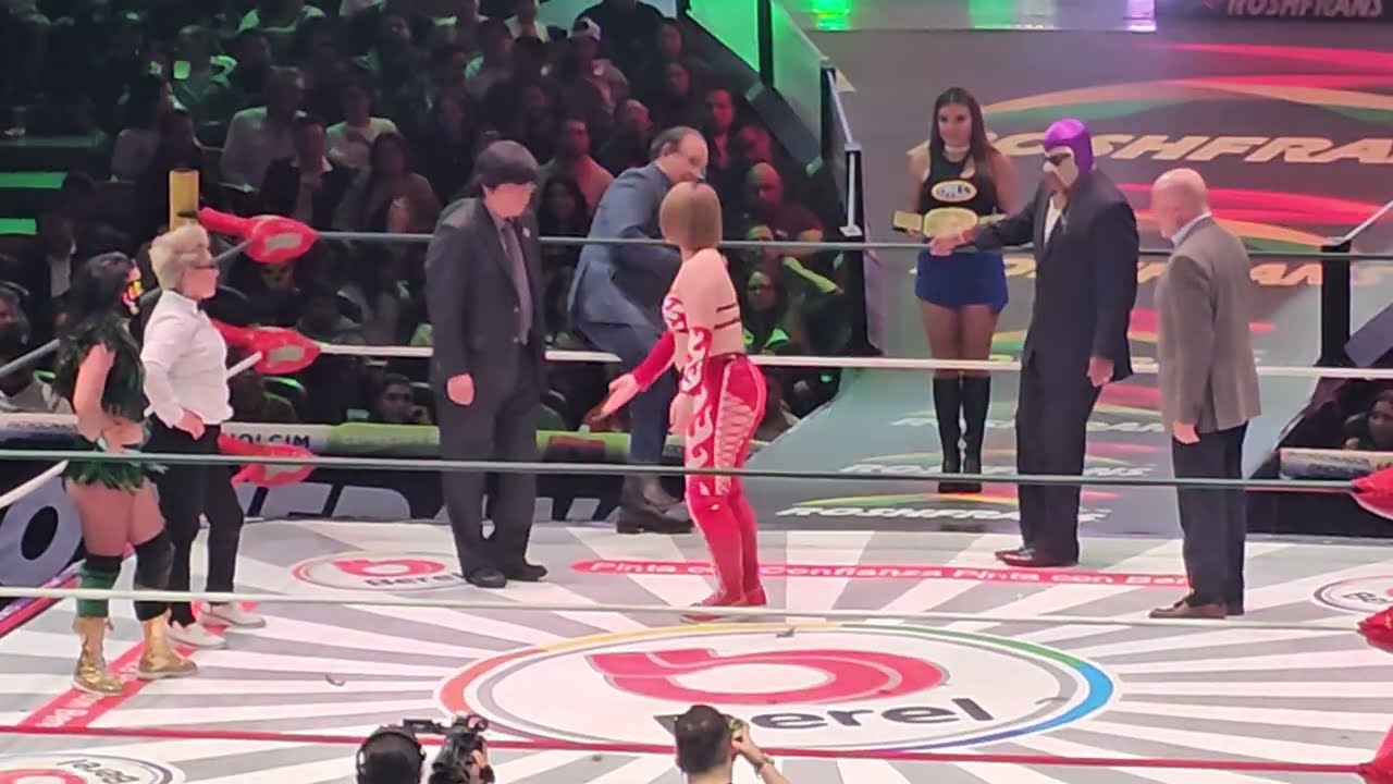 Stardom superstar Maika Surprise appearance at Arena Mexico! India Sioux (c) vs Kira | CMLL
