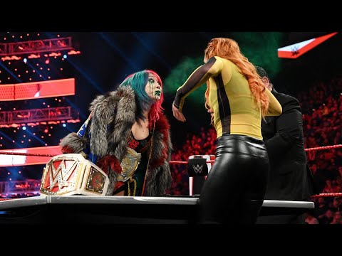 Becky Lynch & Asuka Royal Rumble Contract Signing