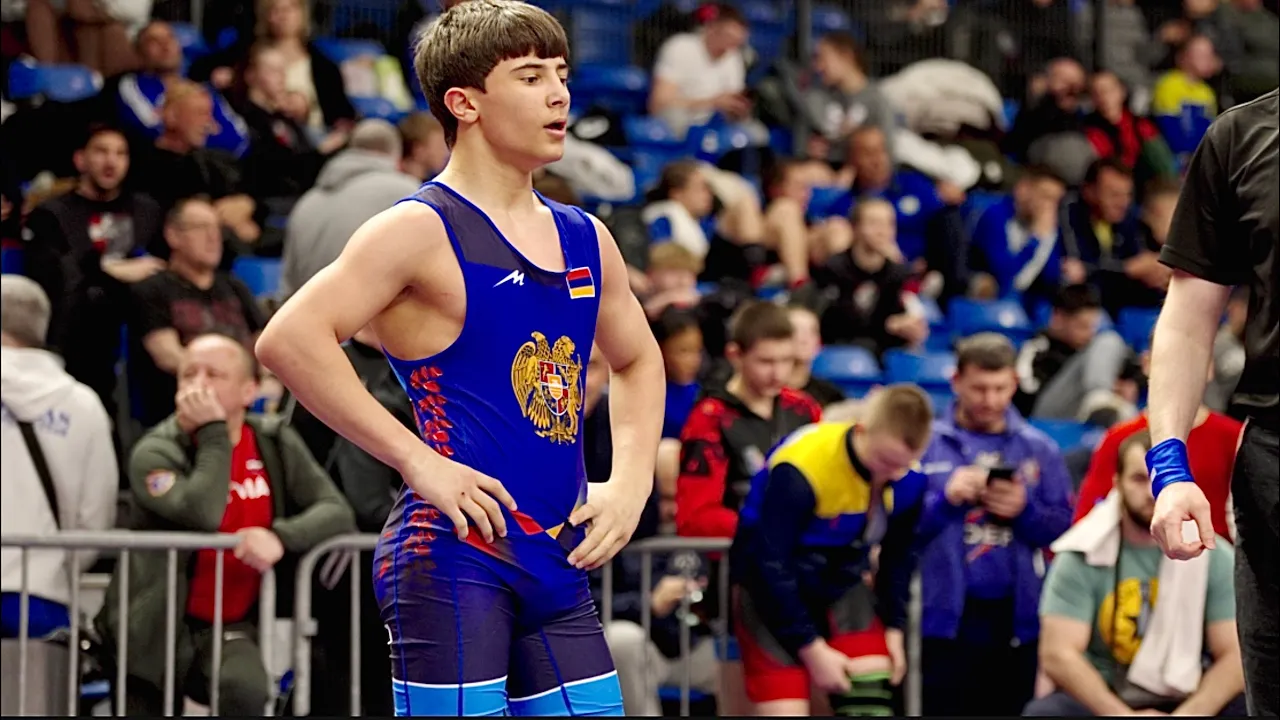 U15 Yegor Mykdlenko (UKR) vs Pavel Nazaryan (ARM) 62kg. Greco-roman boys youth wrestling. B-cam-man