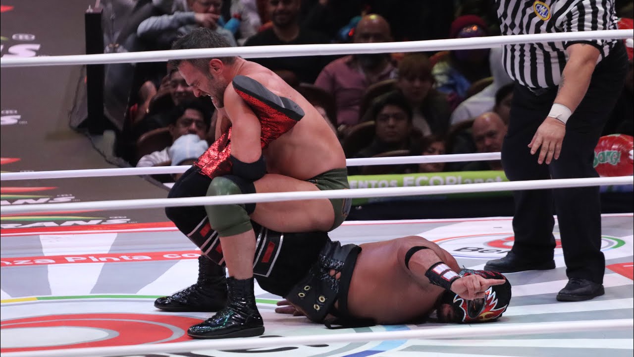 Viernes Internacional: Hechicero 🆚 Roderick Strong 