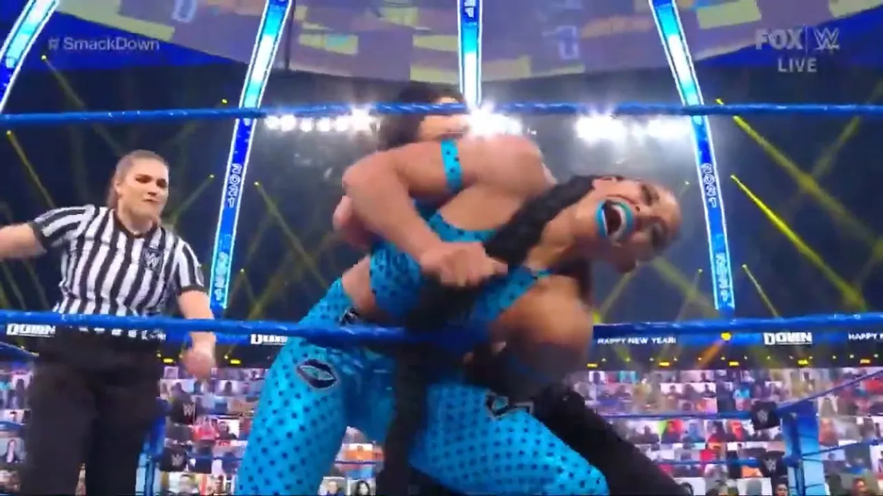 Sasha Banks Bianca Belair vs Carmella Bayley 2/2