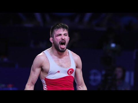 Süleyman Atlı Rakip Güreşçiye Basa Basa Farka Koşuyor