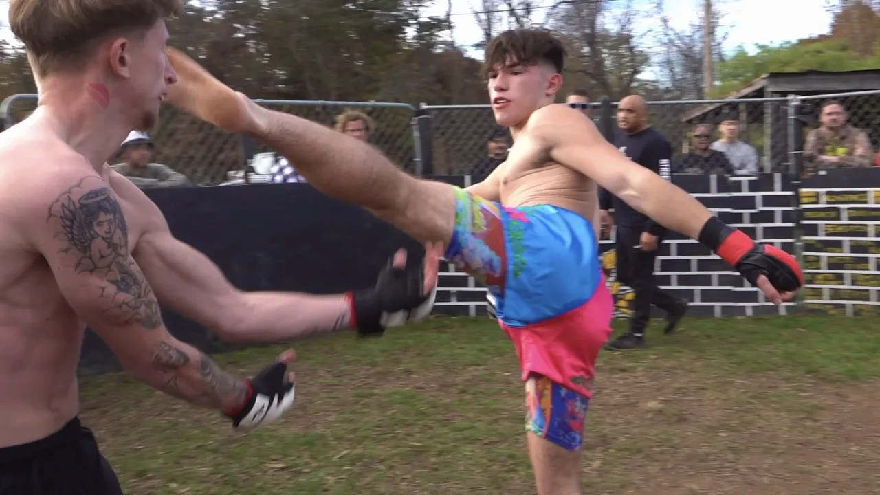STREETBEEFS | MIKE MIKE vs 717 DINERO background