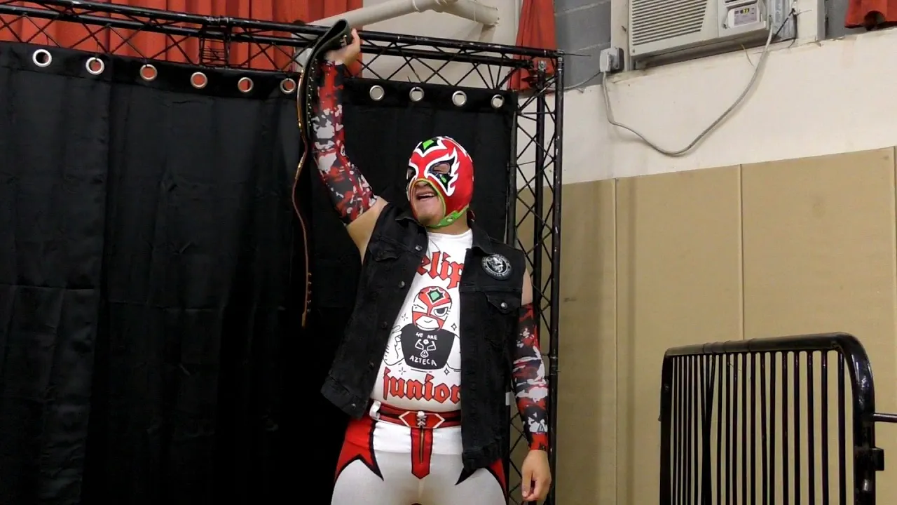 El Lucha King vs Benny Blanco vs Dante Farmito (Triple Threat Match)