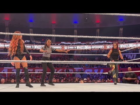 Bayley vs Becky Lynch Full Match - WWE Live background