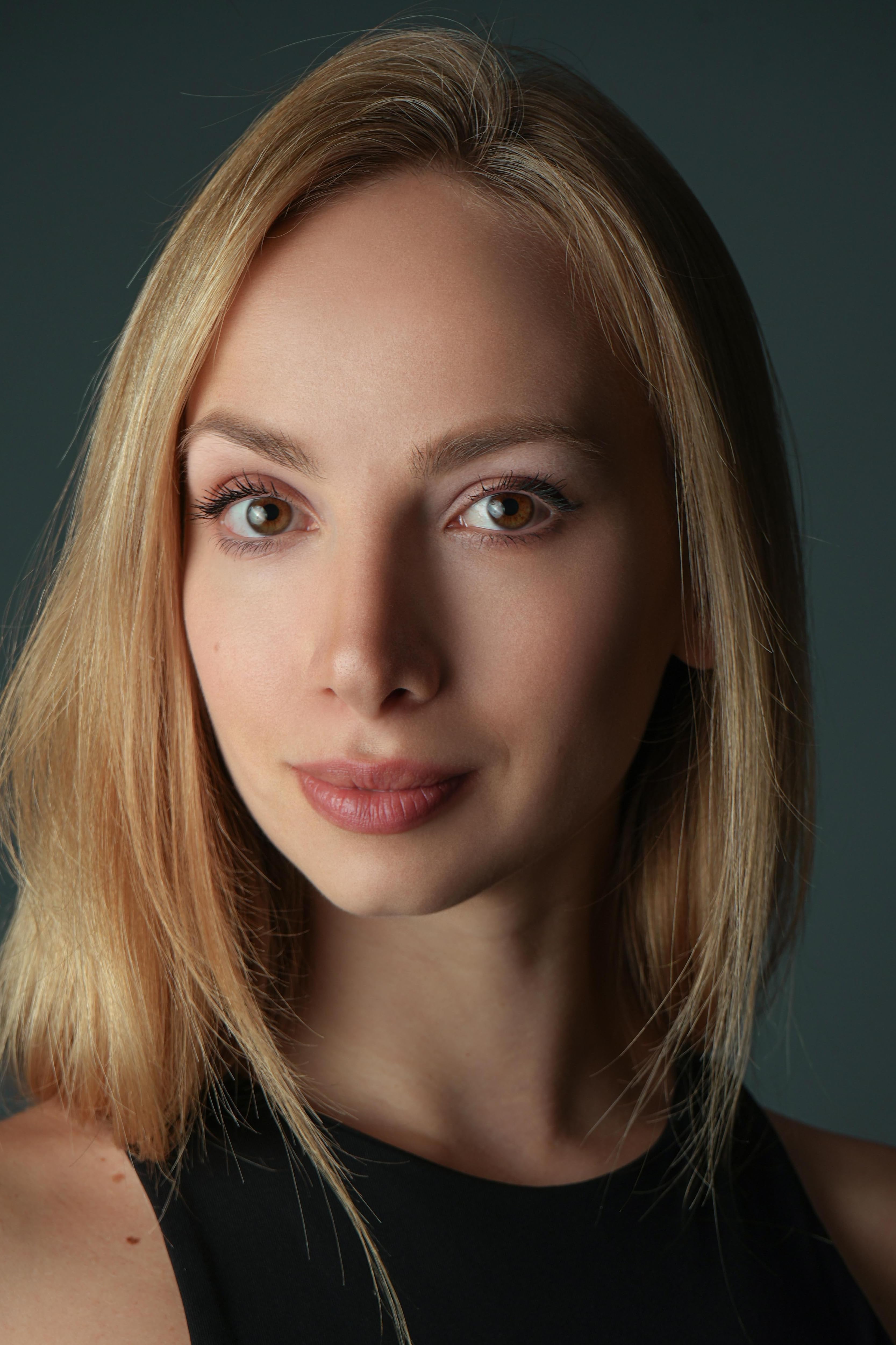 actor Alina Razumenko large photo