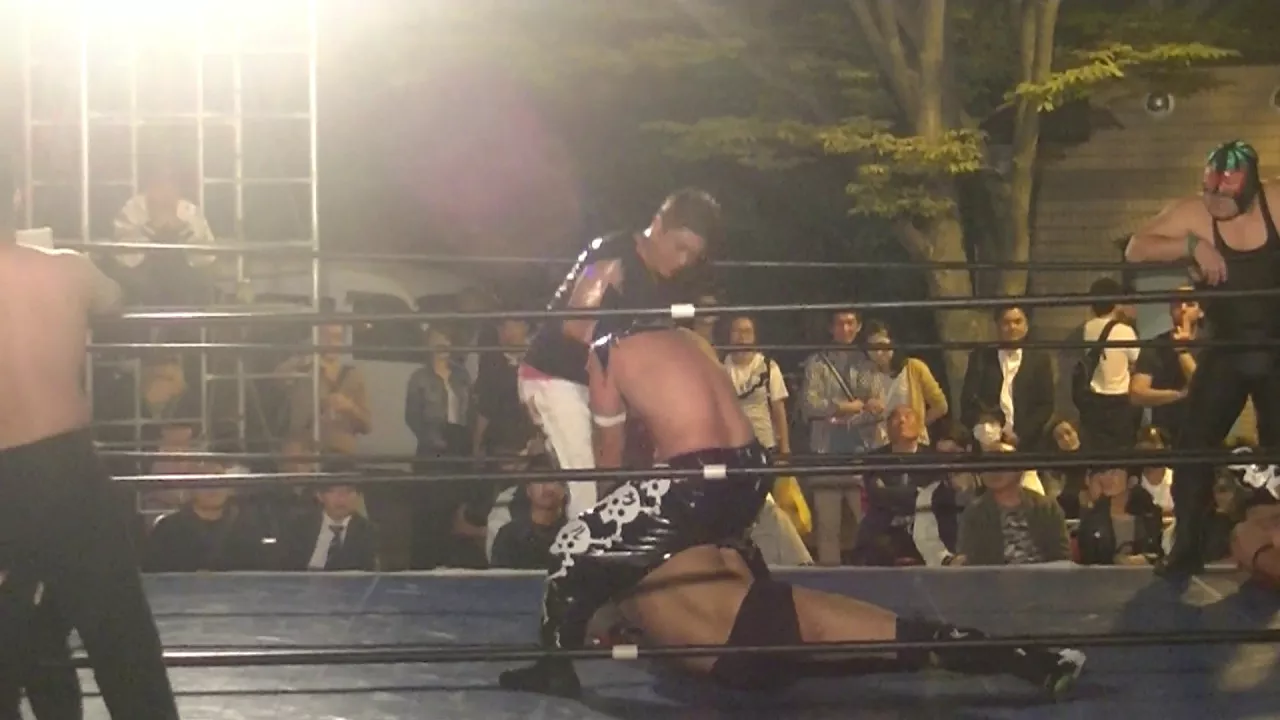 2017・10・27 九州産業大学プロレス研究部 中洲祭り セミファイナル background