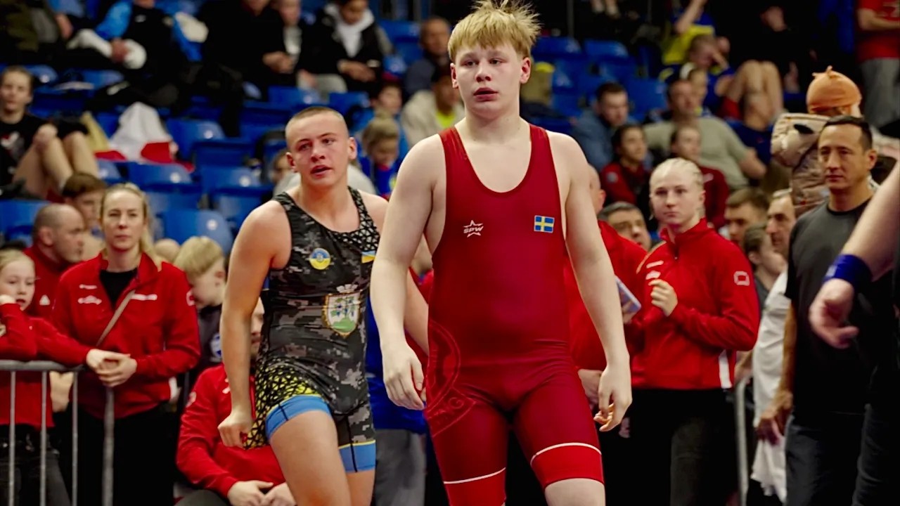 U15 Hugo Lehtinen (SWE) vs Andrey Lesnik (UKR) 75kg. Greco-roman boys youth wrestling. B-cam-m backdrop