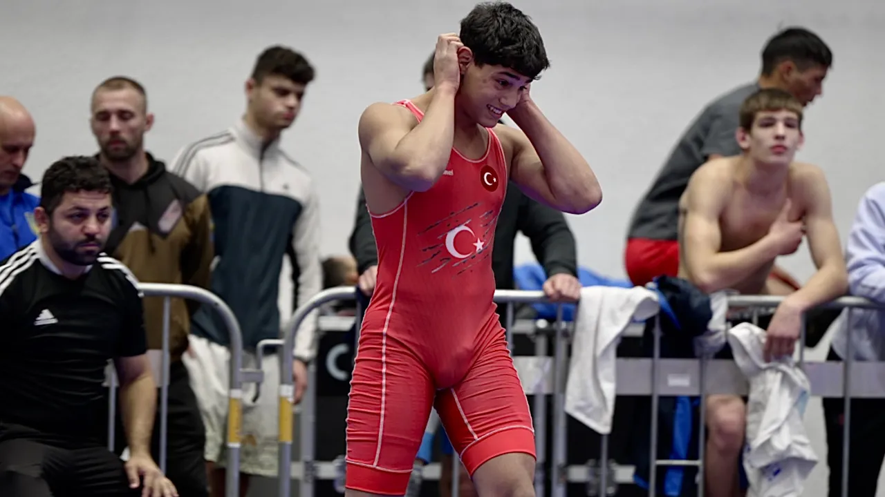 U15 Abdulkadic Celik (TUR) vs Mustafa Uyagarbiber (TUR) 68kg. Greco-roman boys  wrestling tournament