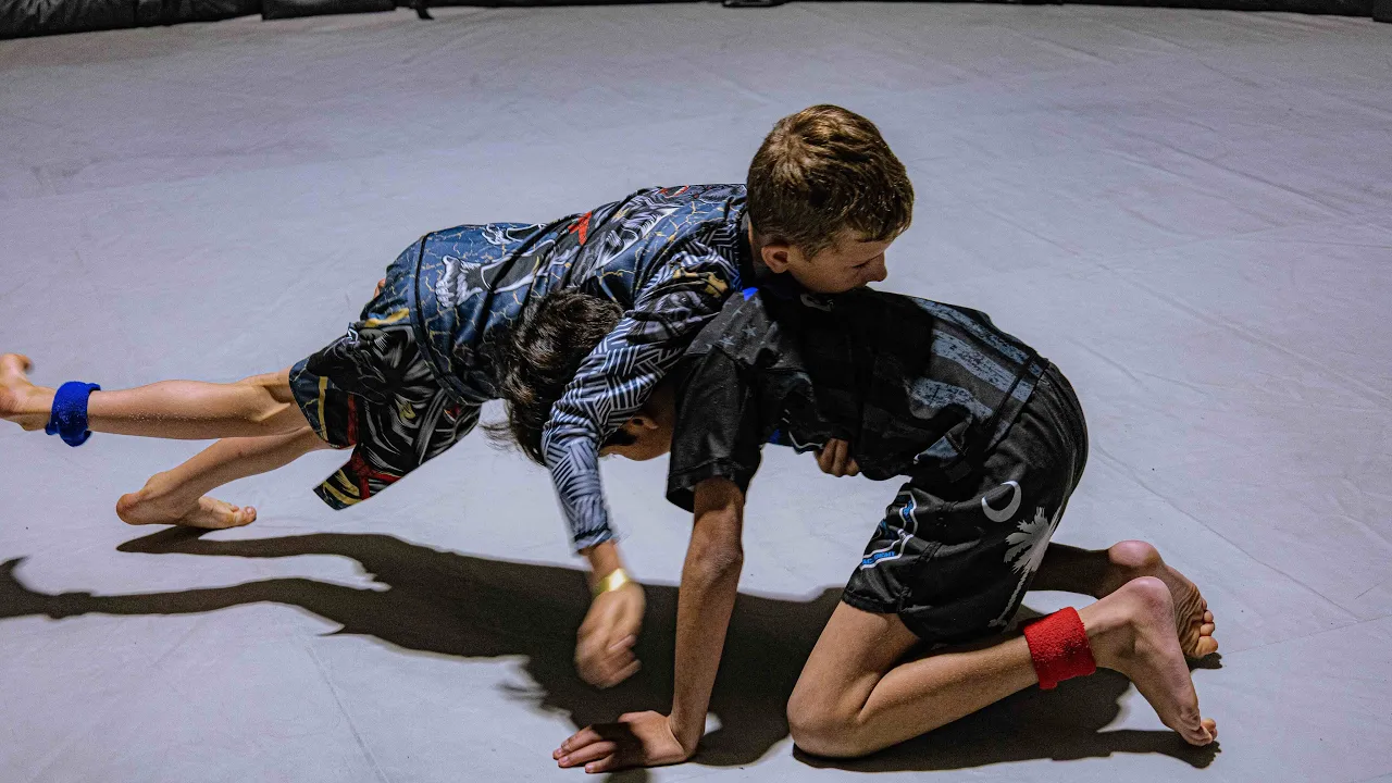Kids jiujitsu match! Triangle and reverse triangle dilemma.