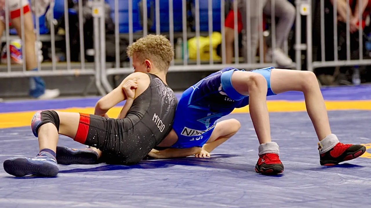 U13 Patryk Mycio (POL) vs Hilel Raskin (ISR) 29kg. Greco-roman boys wrestling tournament. B-cam-man backdrop