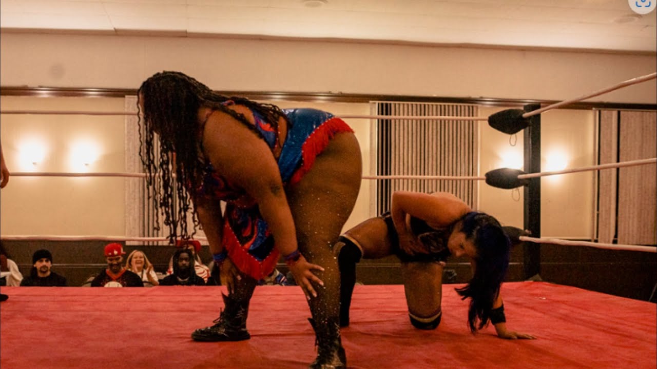 Karen "BamBam" Renee vs Clara Carreras (Women's Wrestling) background