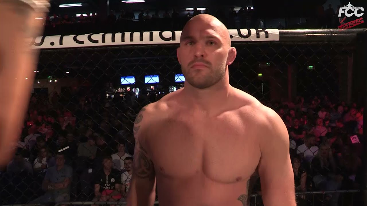 FCC 26: Jamie Acton vs Daz Moffitt background