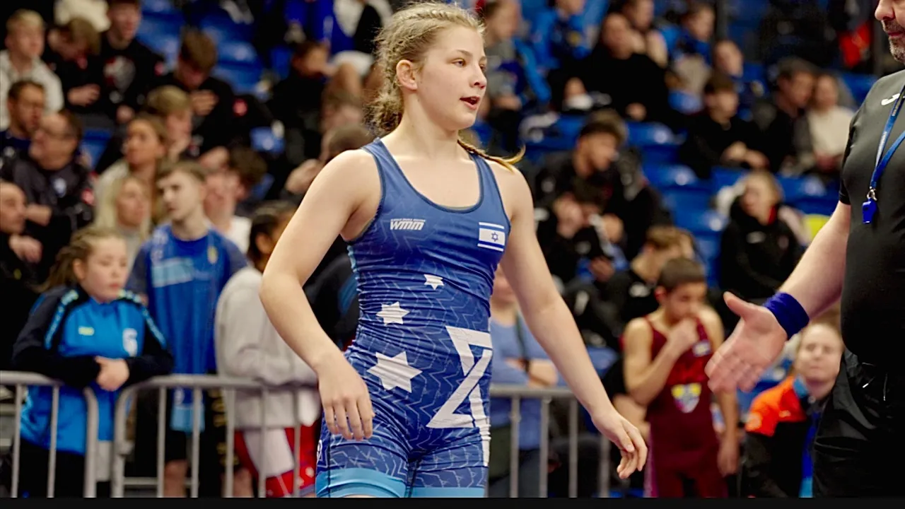 U15 Gabriela Syväterä (FIN) vs Margarita Ovchorenko (ISR) 58kg. Women girls youth wrestling. B-cam-m