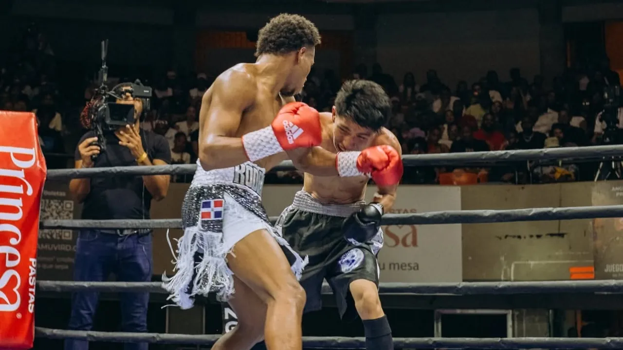 RODRIGO MARTE DOMINA AL MEXICANO LEONARDO VIEYRA