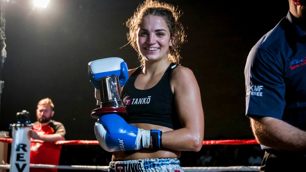 Paloma Arranz Female Muay Thai Fighter Highlights | Muay Thai in Slow Motion background
