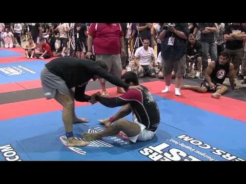 FINALS: Roberto Cyborg Abreu vs Vinny Magalhaes at 2009 Grapplers Quest Pro Heavyweight Challenge background