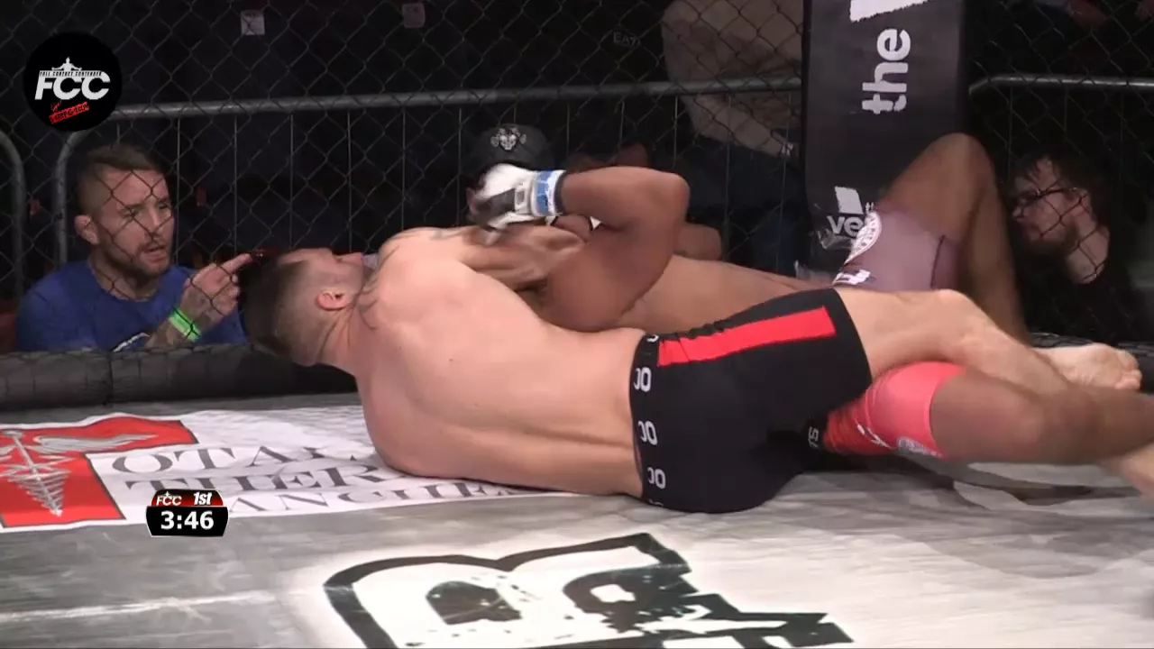 FCC 19: Dan Hunter vs Chris Senior background