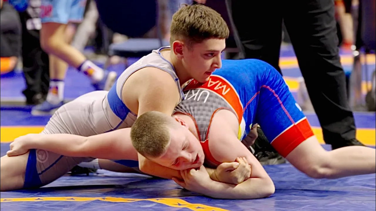 U13 Kiril Malkin (UKR) vs Melsik Bagdasaryan (ISR) 53kg. Freestyle boys wrestling. B-cam-man background