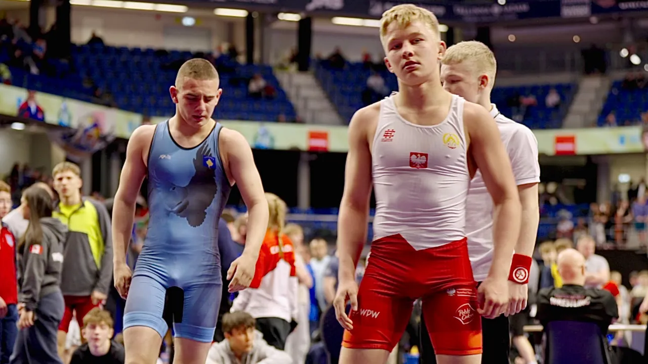 U17 Michal Michniewicz (POL) vs Erand Flugaj (KOS) 65kg. Freestyle boys youth wrestling. B-cam-m background