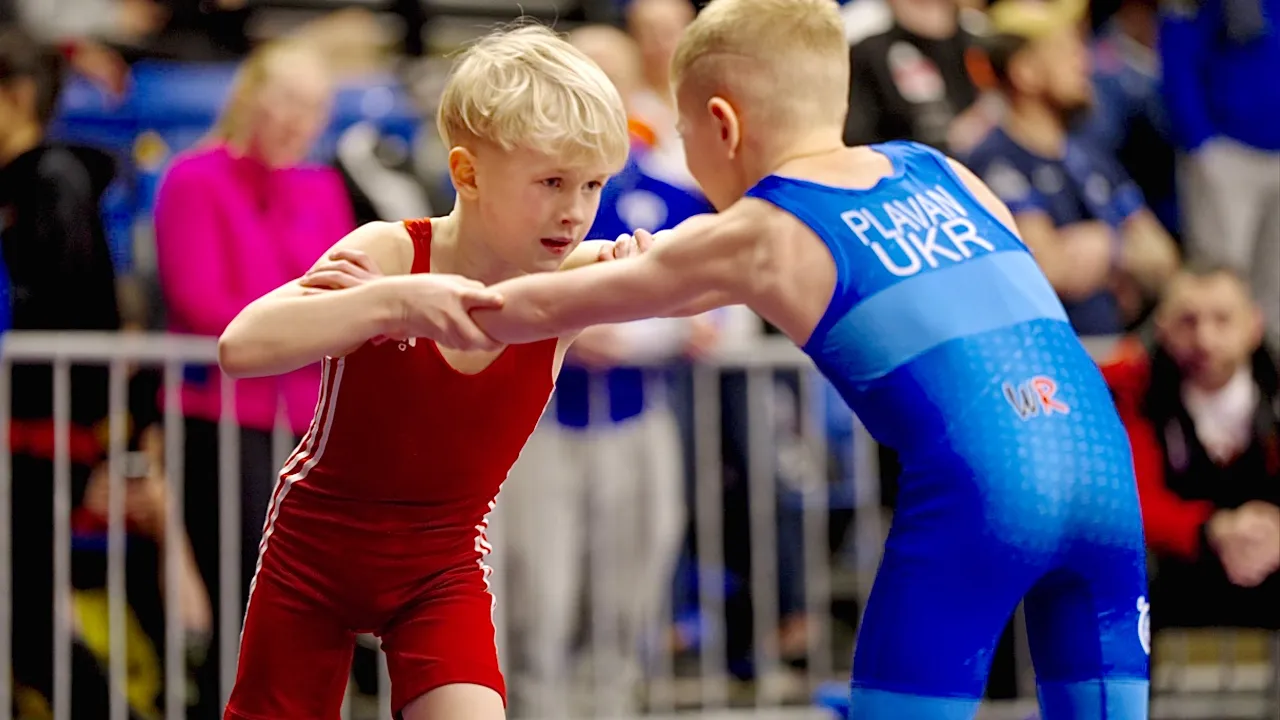 U13 Aaron Suorauha (FIN) vs Yehor Plavan (UKR) 26kg. Greco-r boys youth wrestling tournament. B-cam backdrop