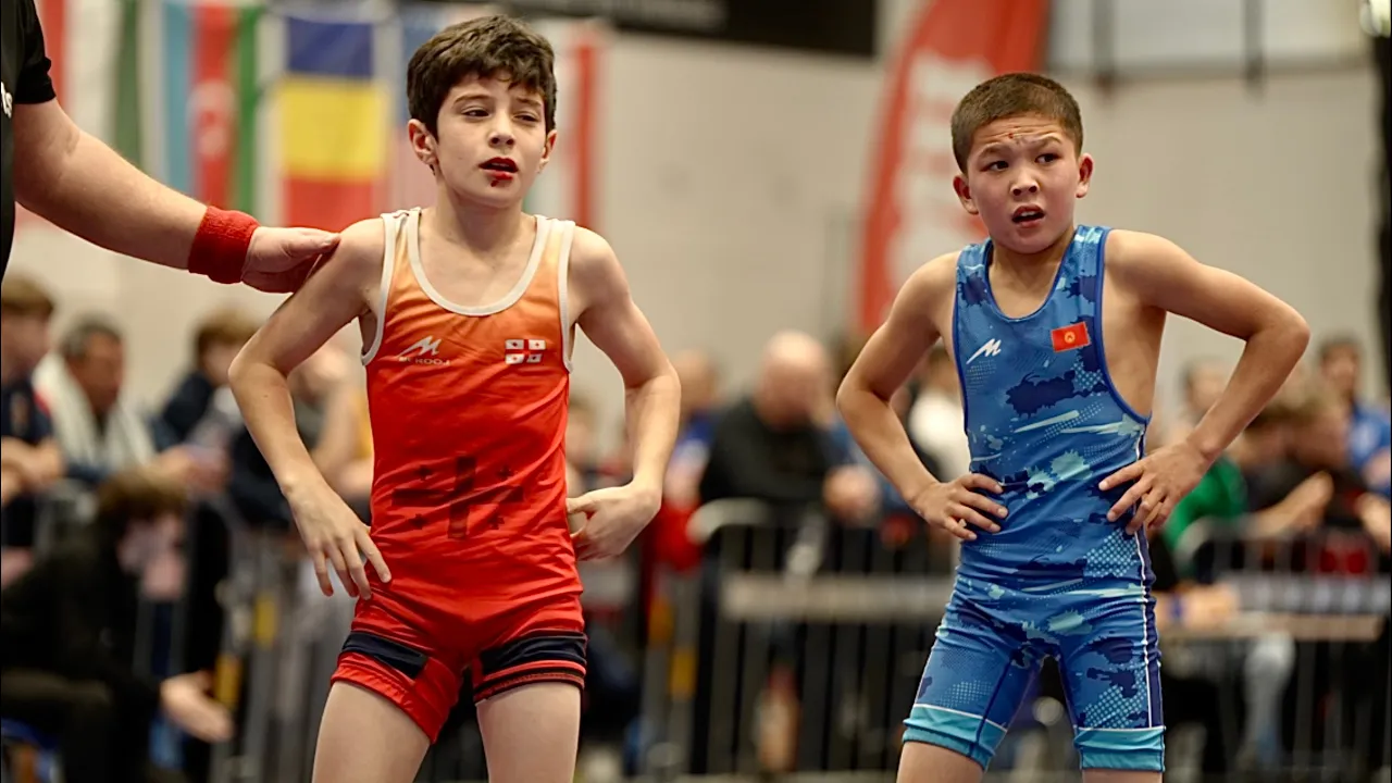 U13 Mate Lursmanashvili (GEO) vs Alinur Zholchubekov (KGZ) 29kg final! Greco-roman boys  wrestling.