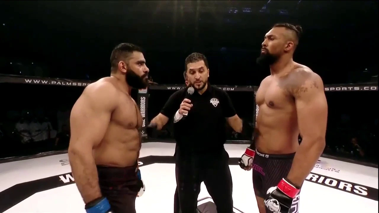 8 Second Knockout: Chi Lewis Parry vs The Egyptian Hulk Mahmoud Hassan background