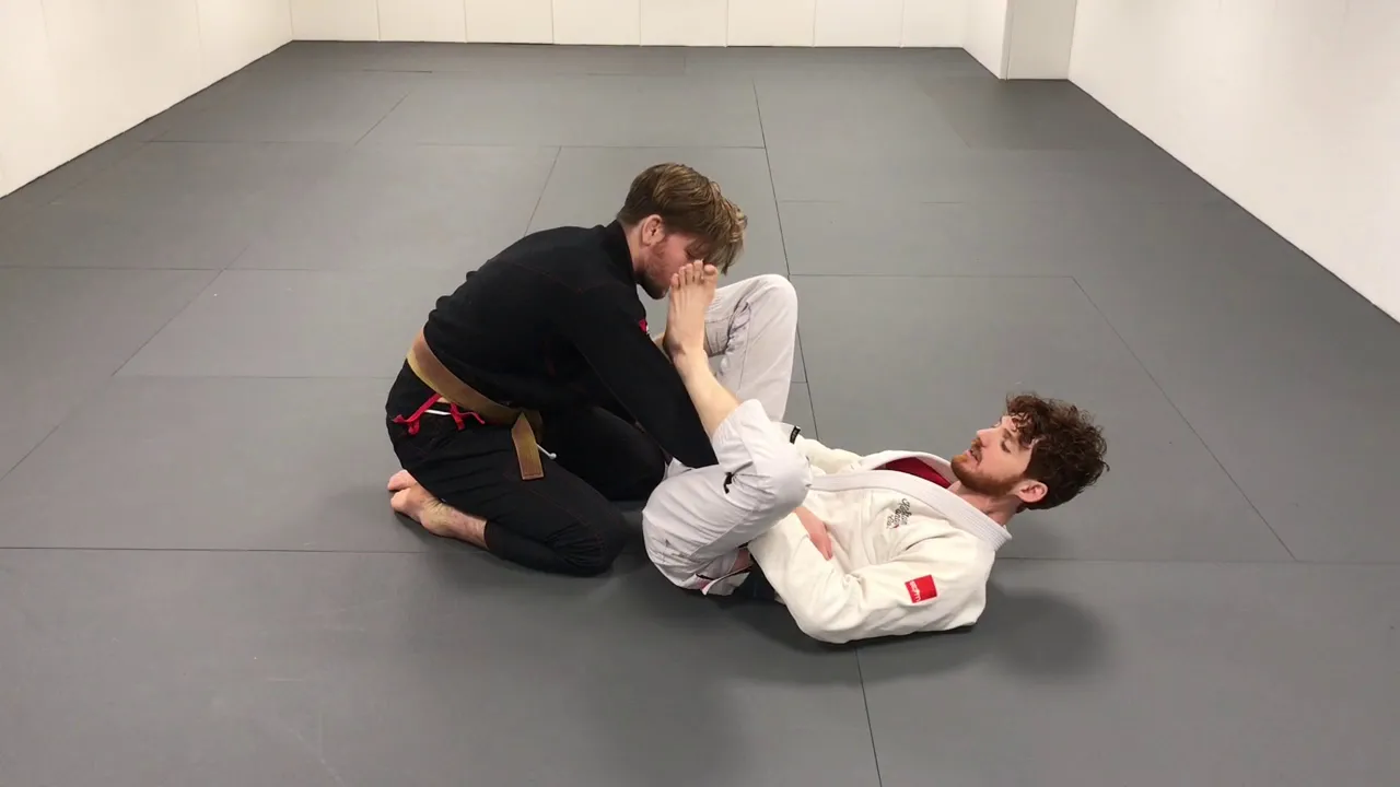 Jonathan Thomas Demonstrates A Creative Omoplata Entry