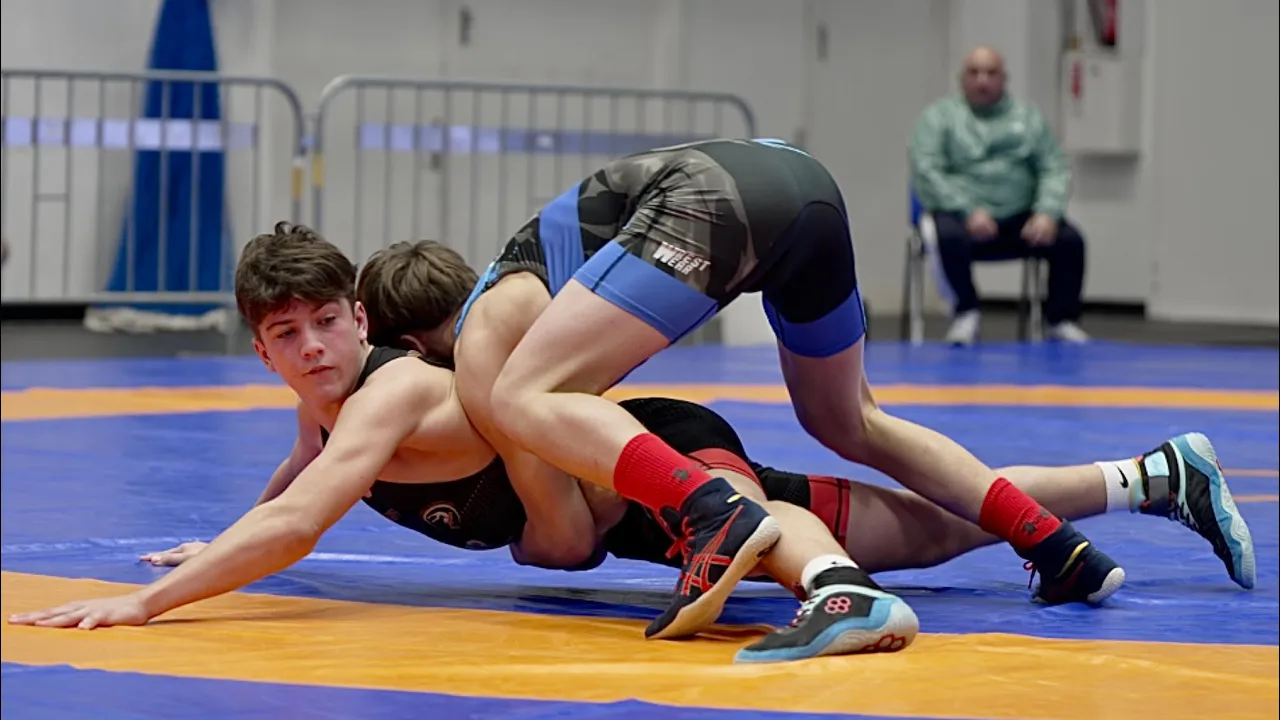 U15 Piotr Beczek (POL) vs Gabriel Lungu (ROU) 62kg. Greco-roman boys youth wrestling tournament.