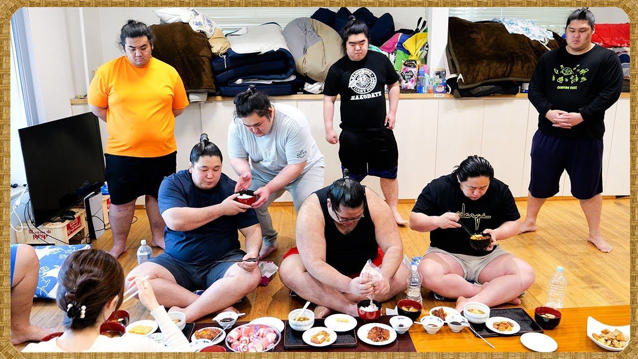 【相撲飯】けんちん風ちゃんこ鍋・さつま揚げとじゃがいもの煮物・カレー炒め・卵焼き・チキンカツ / 朝稽古 🍚『ちゃんこ番:颯雅・月岡・恵雅』 background