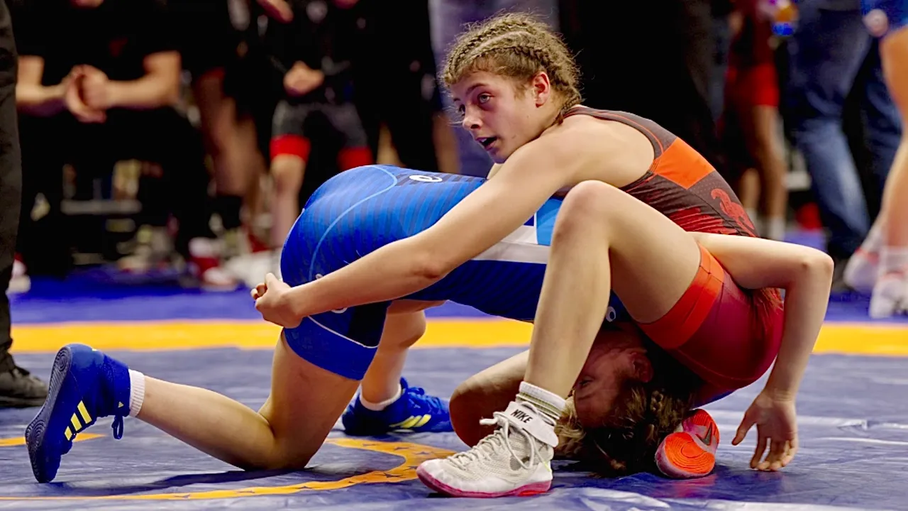 U13 Juna Wallenburg (NED) vs Marharyta Shoyda (UKR) 50kg. Womens girls youth wrestling. B-cam-man