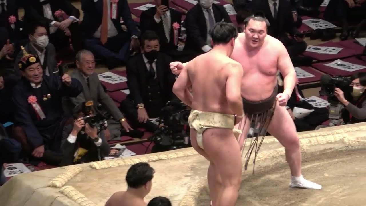 Hakuoho fights 28 bouts; Asanoyama struggles; Kotonowaka wants title (Sumo News, Jan 5th) background
