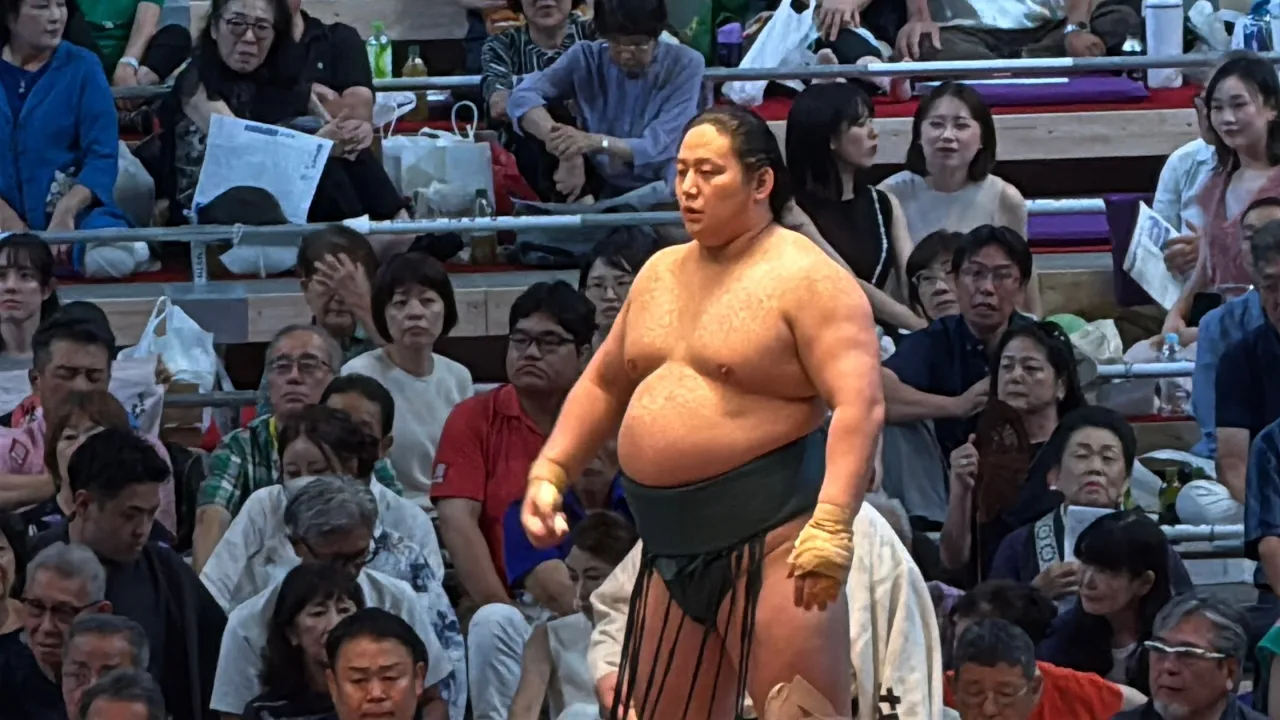 『十両優勝争い 三田 荒篤山 つづけて』三田vs 湘南乃海 荒篤山vs竜電【大相撲令和7年7月場所】15日目 2025/7/27名古屋Futagoyama MITA KOTOKUZAN DAY15 background