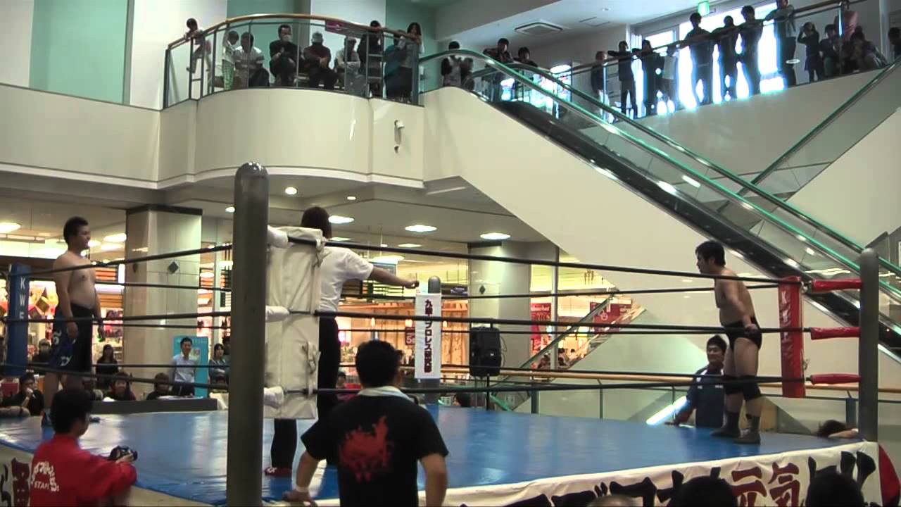 2011/10/23【1】大牟田ゆめタウン大会 第1試合 =九州産業大学プロレス研究部=