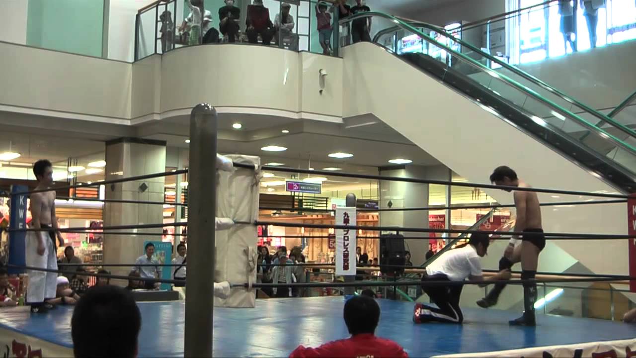 2011/10/23【2】大牟田ゆめタウン大会 第2試合 =九州産業大学プロレス研究部=