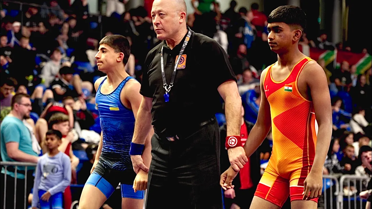 U15 Dhawal Kad (IND) vs Robert Aloiev (FRA) 52kg. Freestyle boys youth wrestling. B-cam-man