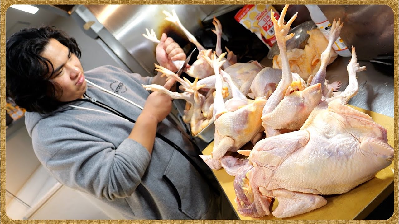 【相撲飯】丸鶏の素揚げ・霜降り牛カツ・目玉焼きハンバーグ・サラダ / 来客用ちゃんこ / 朝稽古 background