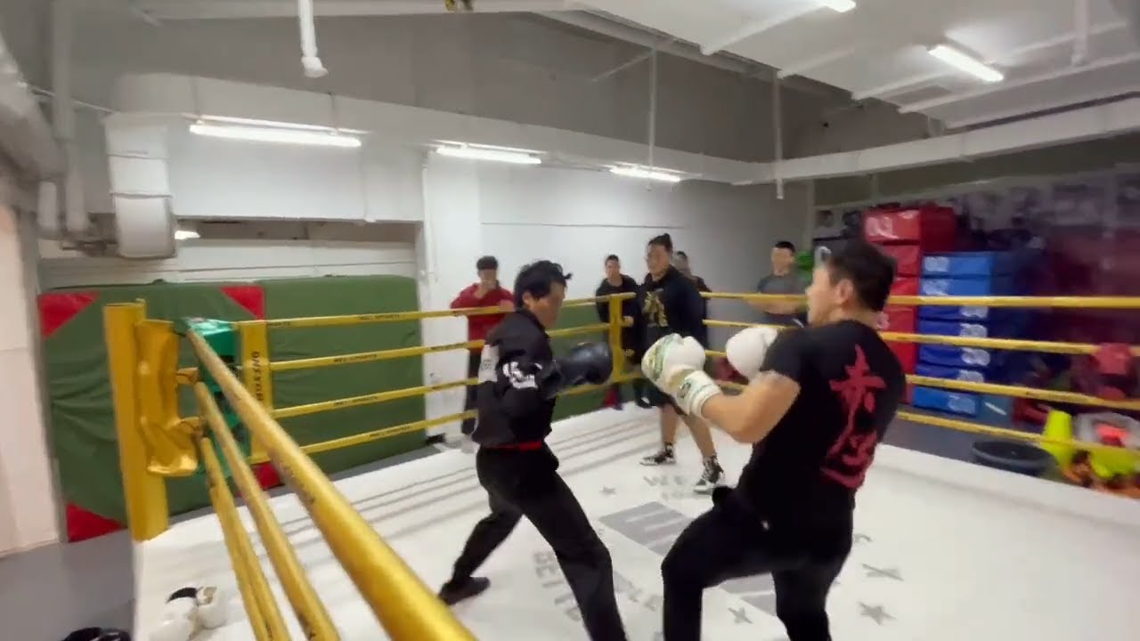 Bruce Lee Imitator Challenges Muay Thai Influencer