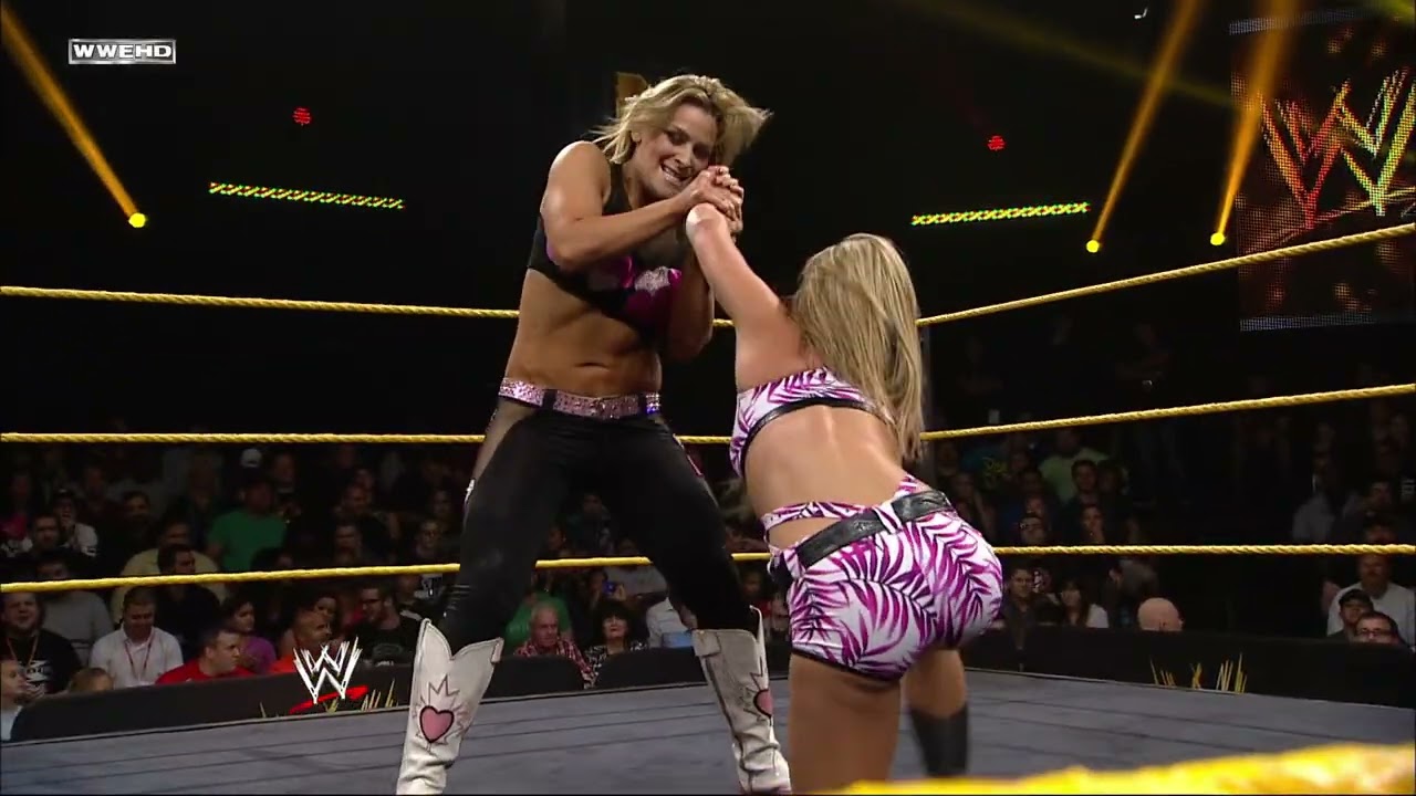 FULL MATCH: 1080pHD WWE NXT 01/01/14 Emma vs Natalya