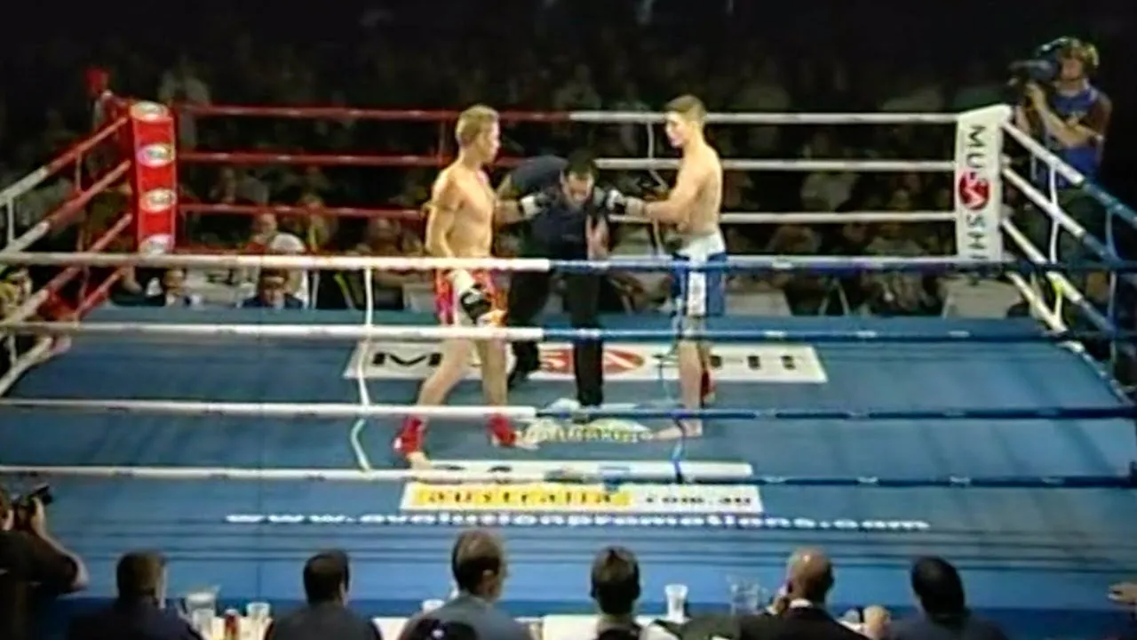 Andrew Keogh Vs Ben "Pixie" Burton - Evolution Muay Thai 5 background