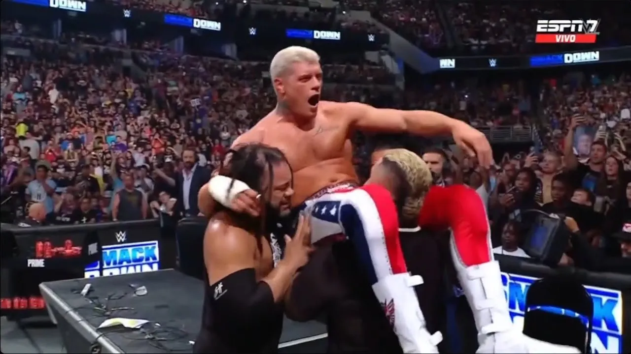 The Bloodline ataca brutalmente a Cody Rhodes - WWE SmackDown 19 de Julio 2024 Español background