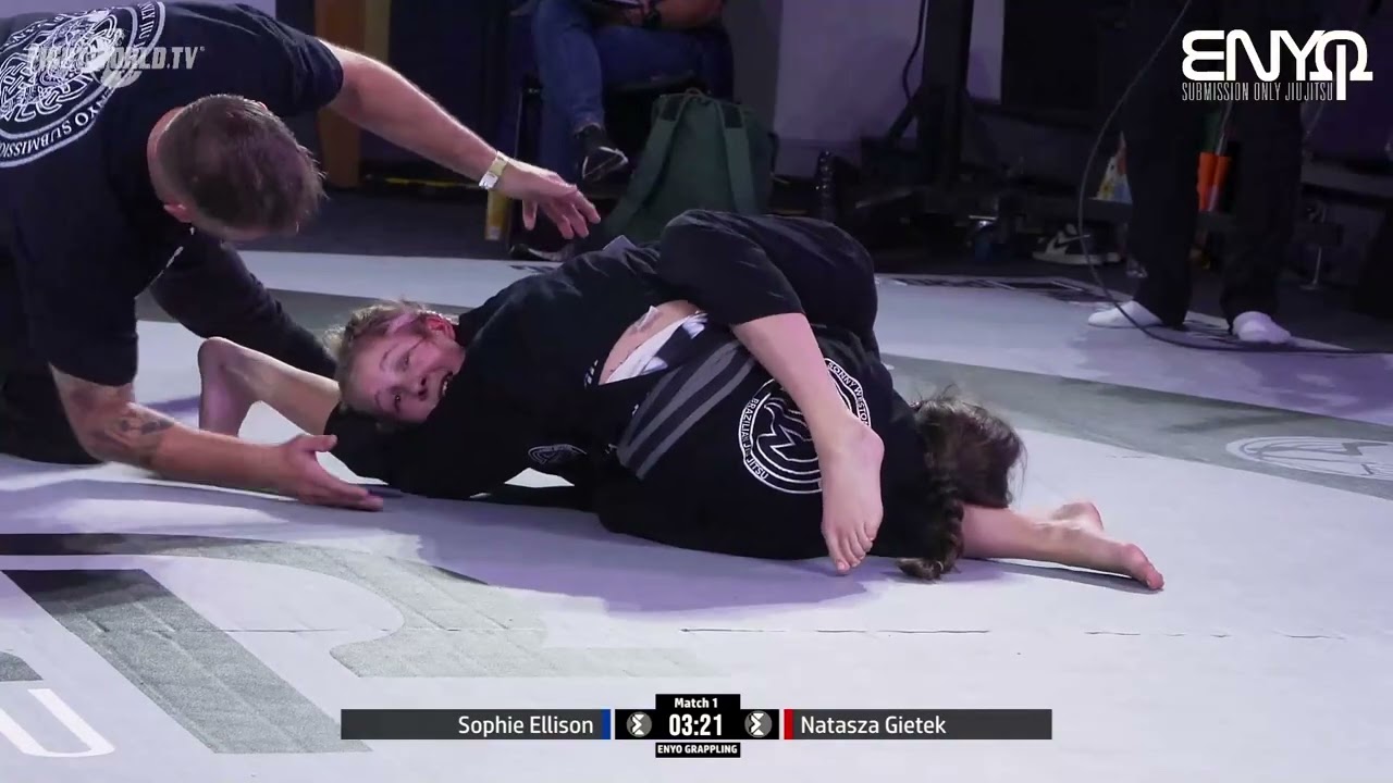 Sophie Ellison V Natasza Gietek background